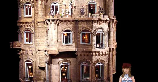 Astolat Dollhouse Castle - Wikipedia