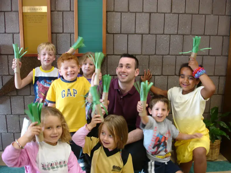 kindergarten students at beth am temple